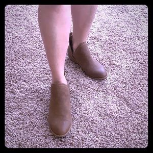 UNIVERSAL THREAD Womens Size 6 Wide Brown booties
